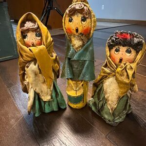 Vintage handmade paper mache Christmas carolers set of 3 collector old grandma‎
